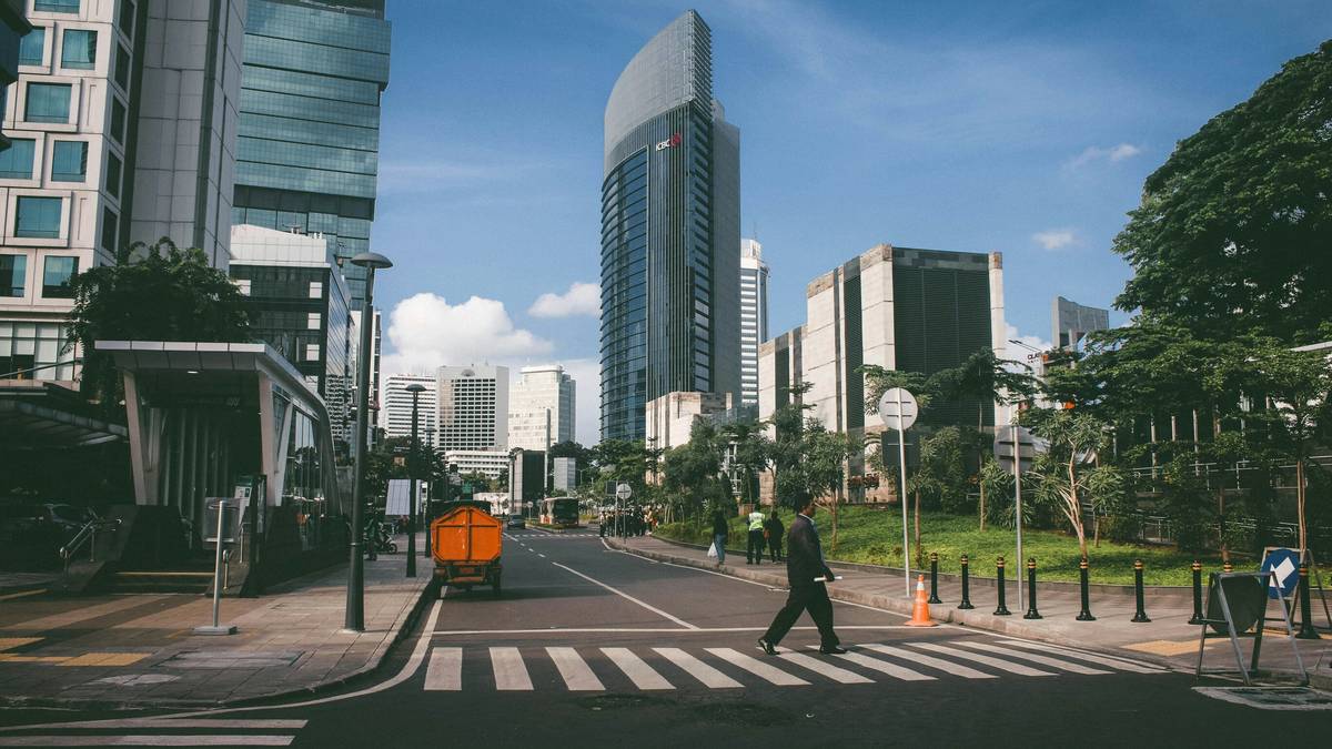Keday Kopi BU ndar sleko: Senja di Jalan Sudirman yang Menggoda Selera